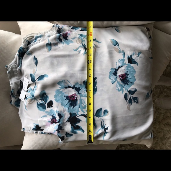 BEAUTIFUL WHITE HOUSE/BLK MKT BRAND NEW w/ruffles! - Picture 9 of 10